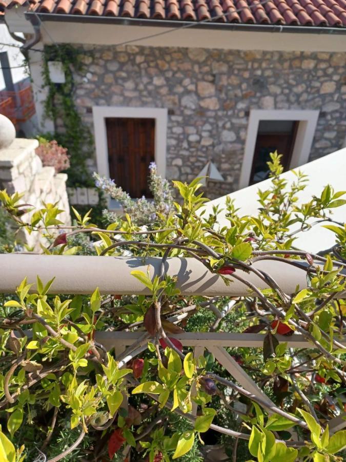 1571_ Suites A2 Nafpaktos Eksteriør billede