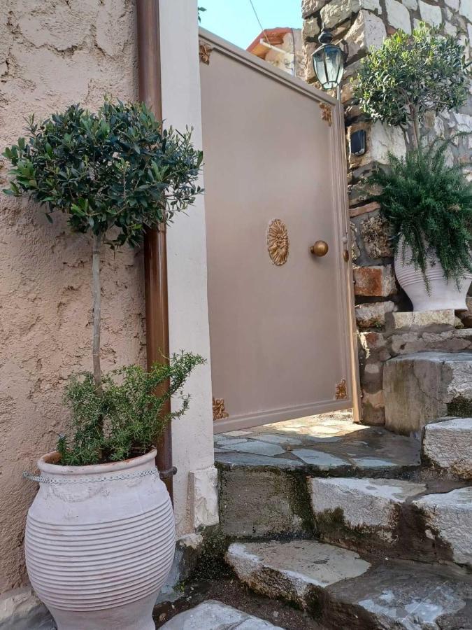 1571_ Suites A2 Nafpaktos Eksteriør billede